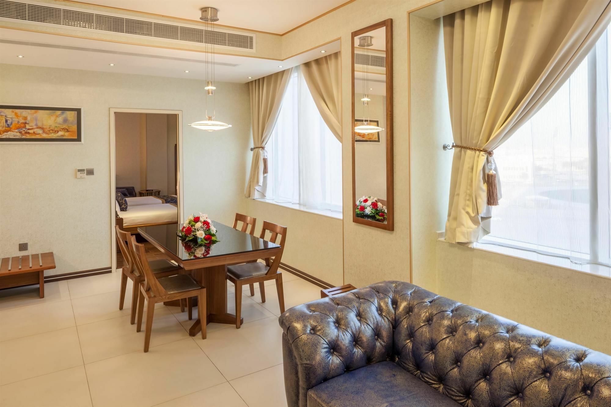 Al Ahsa Grand Serviced Apartment Al-Hofuf Exterior foto A suite at the hotel