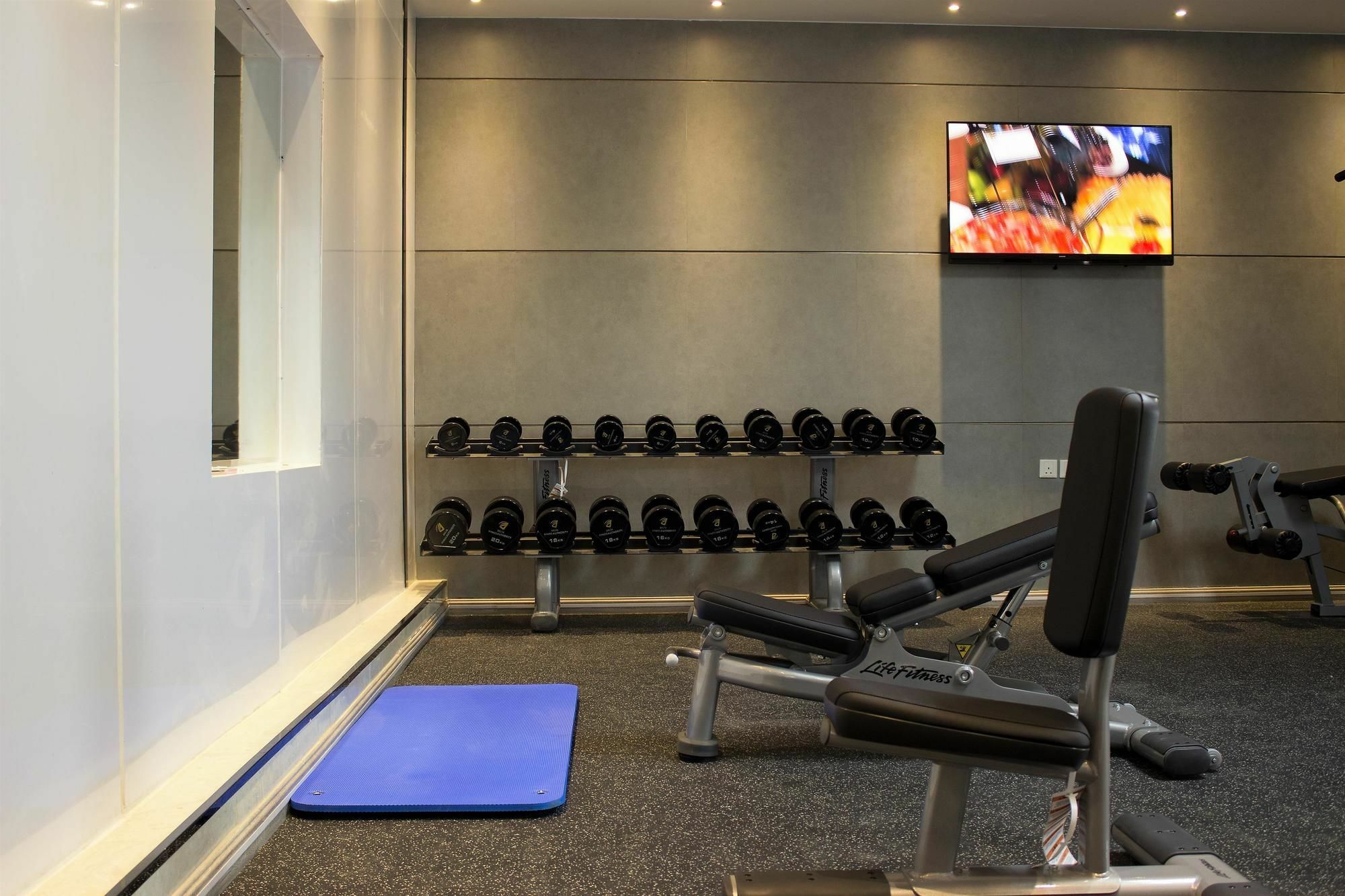 Al Ahsa Grand Serviced Apartment Al-Hofuf Exterior foto The gym at the hotel